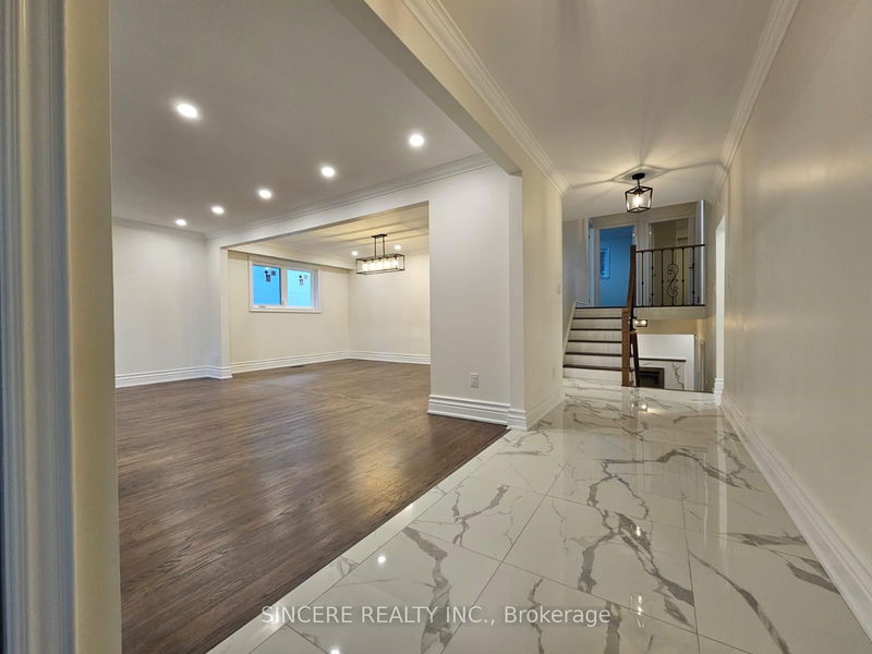 32 Colonnade Rd, Toronto - Bayview Woods-Steeles image-0-0