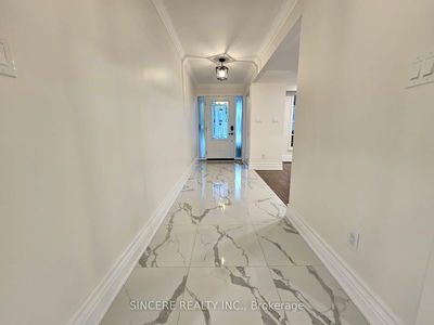 32 Colonnade Rd, Toronto - Bayview Woods-Steeles image-0-1