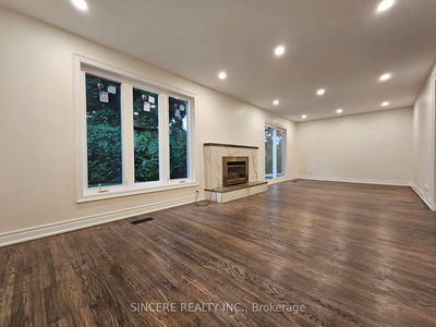 32 Colonnade Rd, Toronto - Bayview Woods-Steeles image-0-2