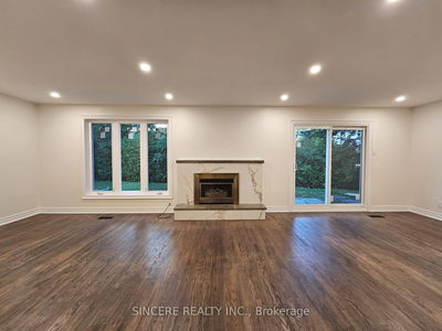 32 Colonnade Rd, Toronto - Bayview Woods-Steeles image-0-4