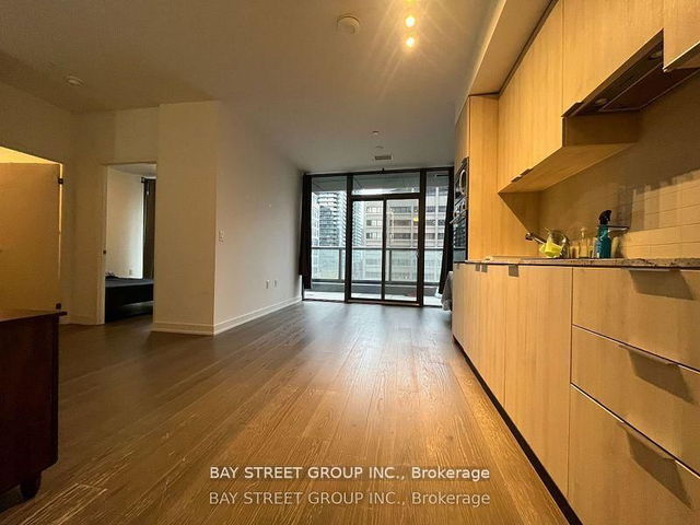 408 - 11 Wellesley Street W