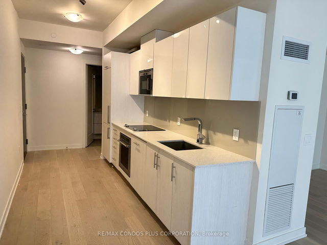 518 - 330 Richmond Street W