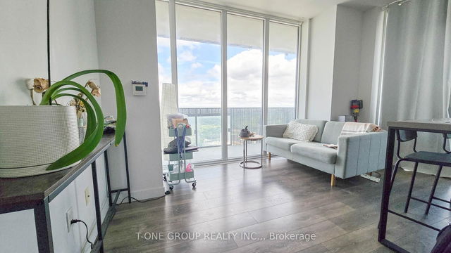 4208 - 8 Eglinton Avenue E