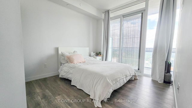 4208 - 8 Eglinton Avenue E