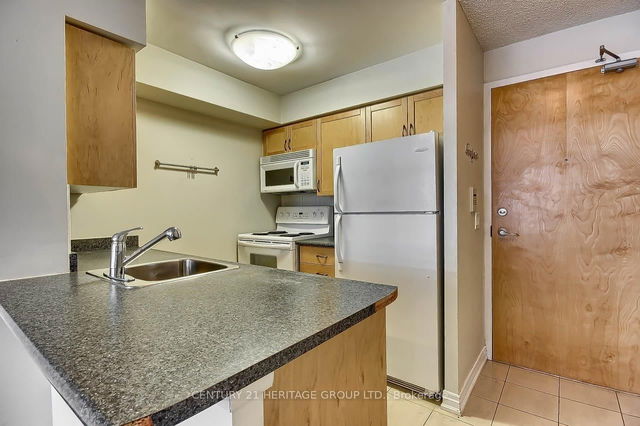 1211 - 4978 Yonge Street