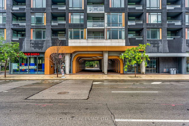 1611 - 525 Adelaide Street