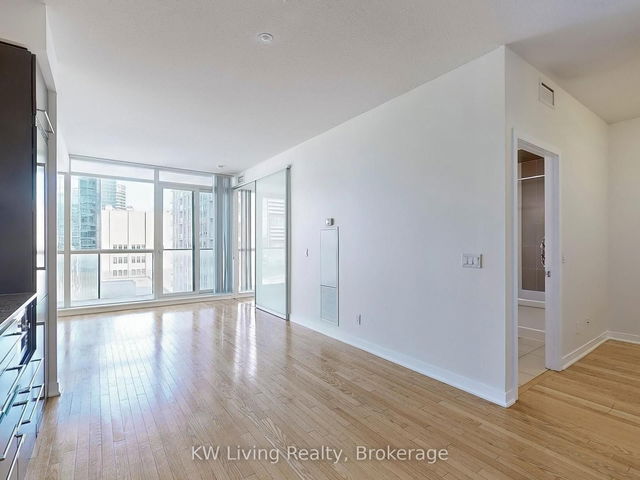 1403 - 770 Bay Street