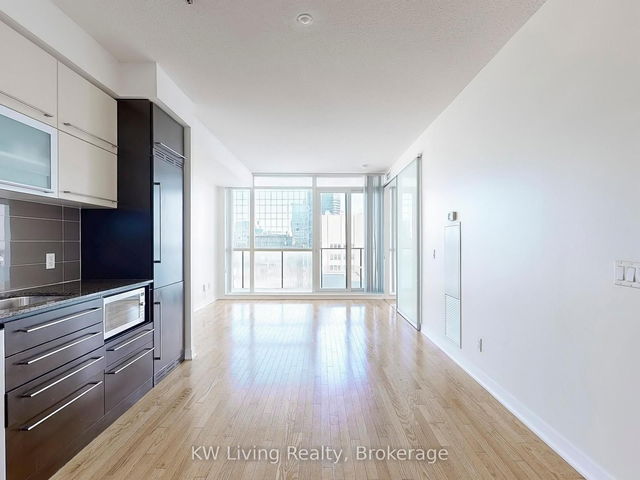 1403 - 770 Bay Street