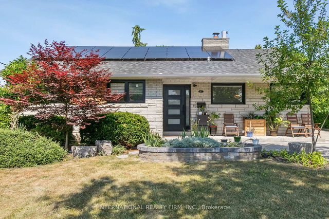 27 Treadgold Crescent