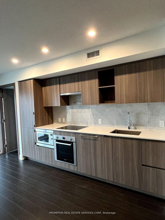 1202 - 19 Bathurst Street