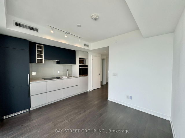 4212 - 319 Jarvis Street
