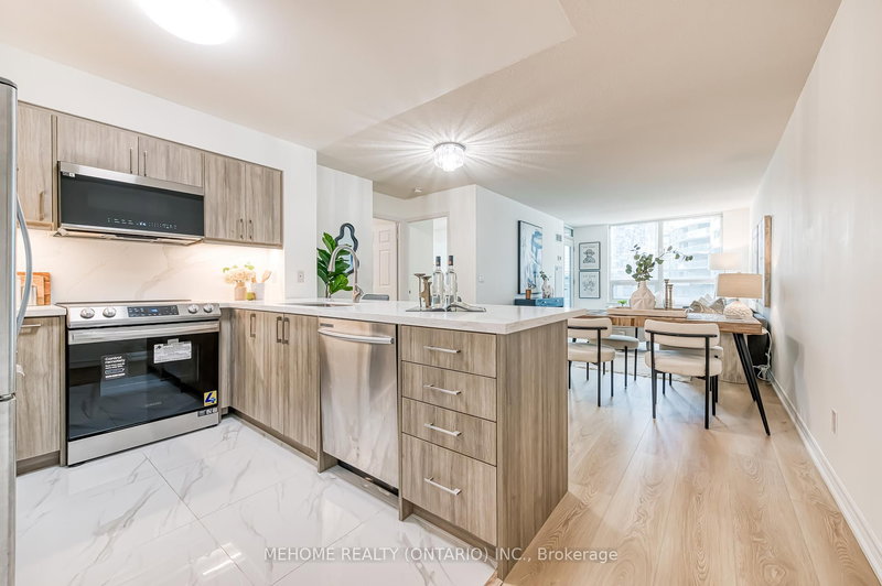 702 - 19 Grand Trunk Cres, Toronto, M5J 3A3 | Image 2