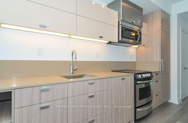 1007 - 290 Adelaide St W, Toronto, M5V 1P6 | Image 2