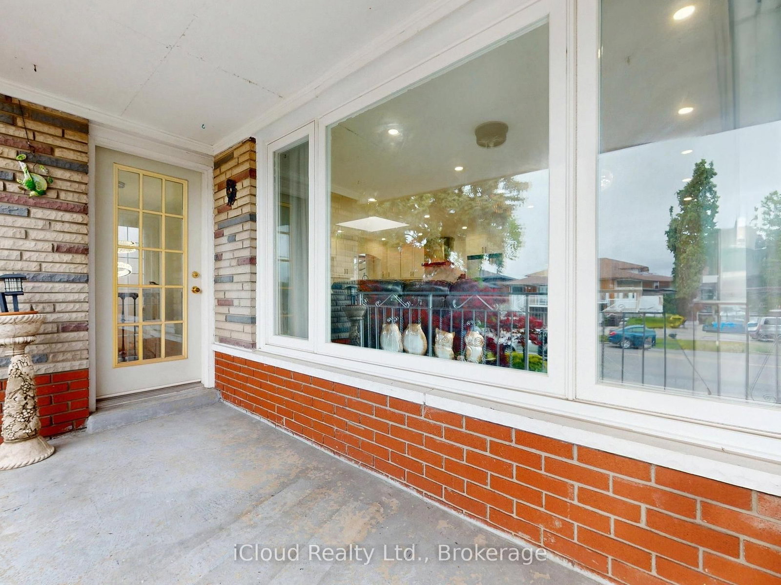 Listing Image 4