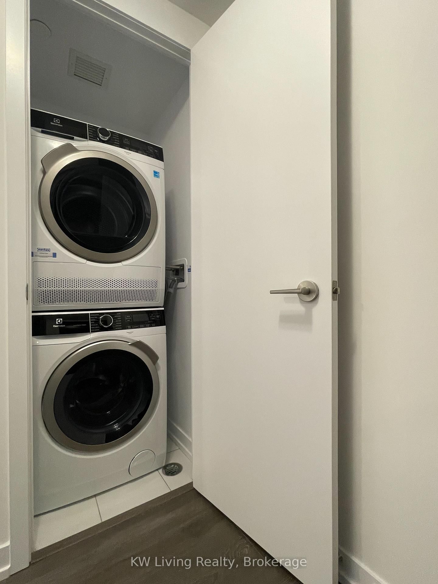 219 Dundas Street E, Unit 2207 - Photo 3