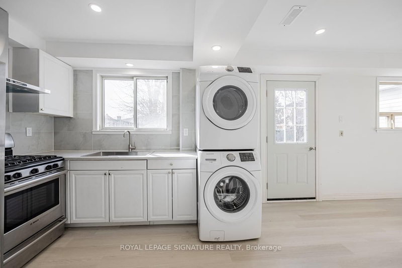 B/Main - 54 Tuscarora Dr, Toronto, M2H 2K3 | Image 3