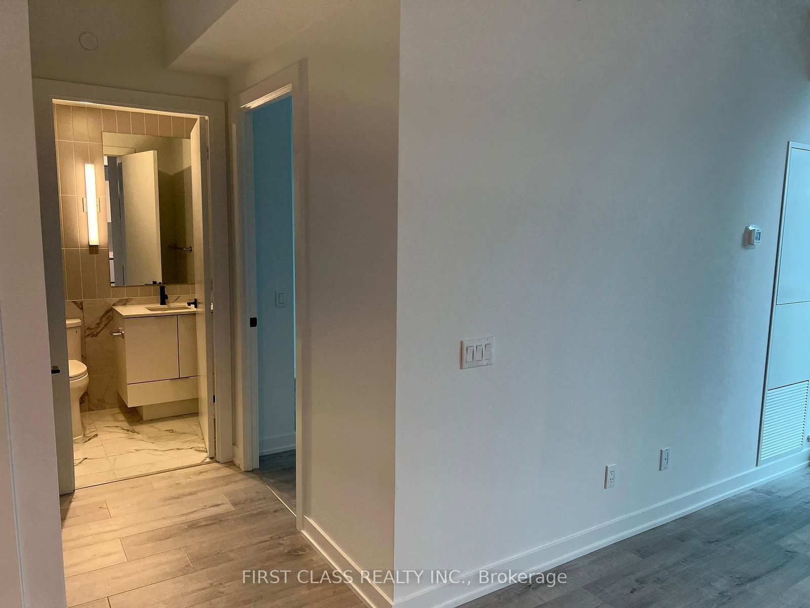 327 King Street W, Unit 3105 - Photo 7