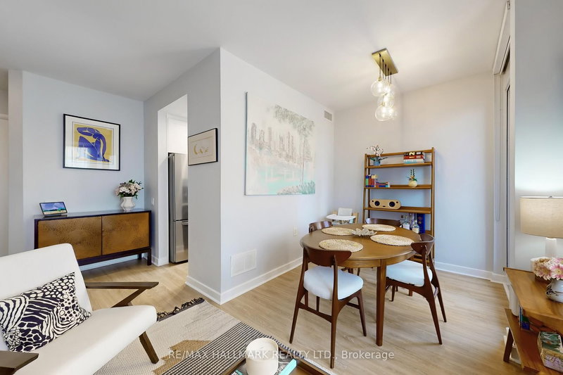 1402 - 85 Bloor St E, Toronto, M4W 3Y1 | Image 3