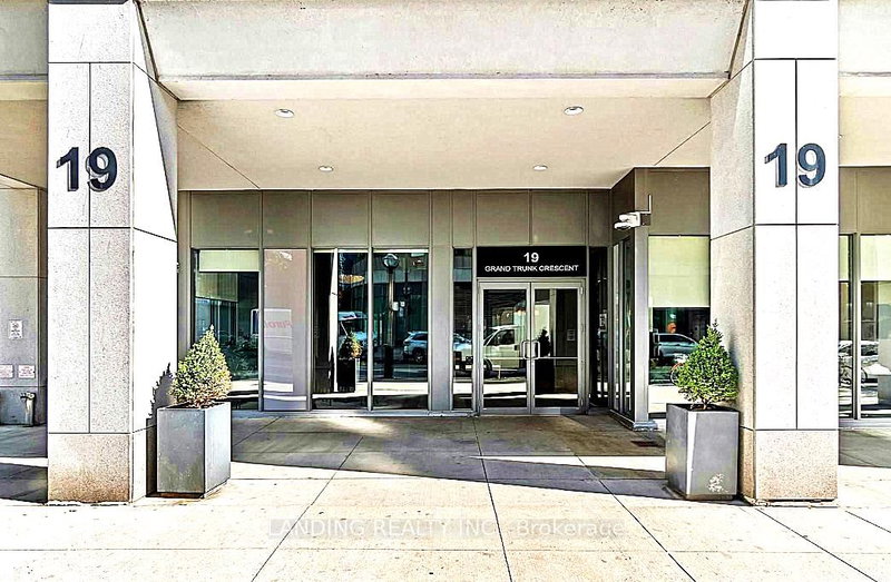 3203 - 19 Grand Trunk Cres, Toronto, M5J 3A3 | Image 2