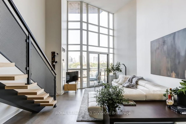 617 - 255 Richmond Street E