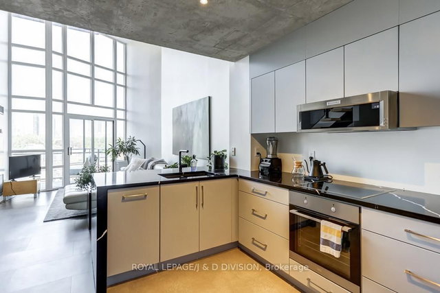 617 - 255 Richmond Street E