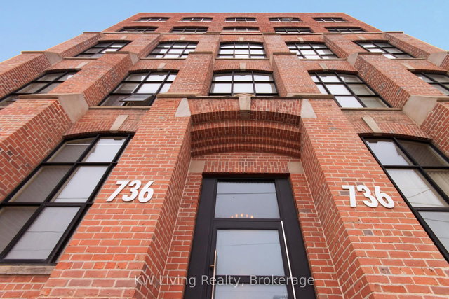 402 - 736 Dundas Street E