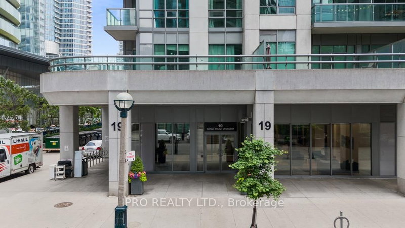 506 - 19 Grand Trunk Cres, Toronto, M5J 3A3 | Image 2