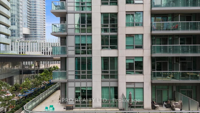 506 - 19 Grand Trunk Cres, Toronto, M5J 3A3 | Image 3