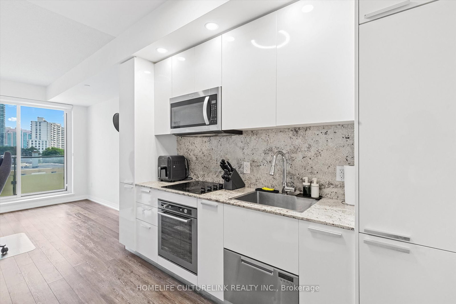 Listing Image 7