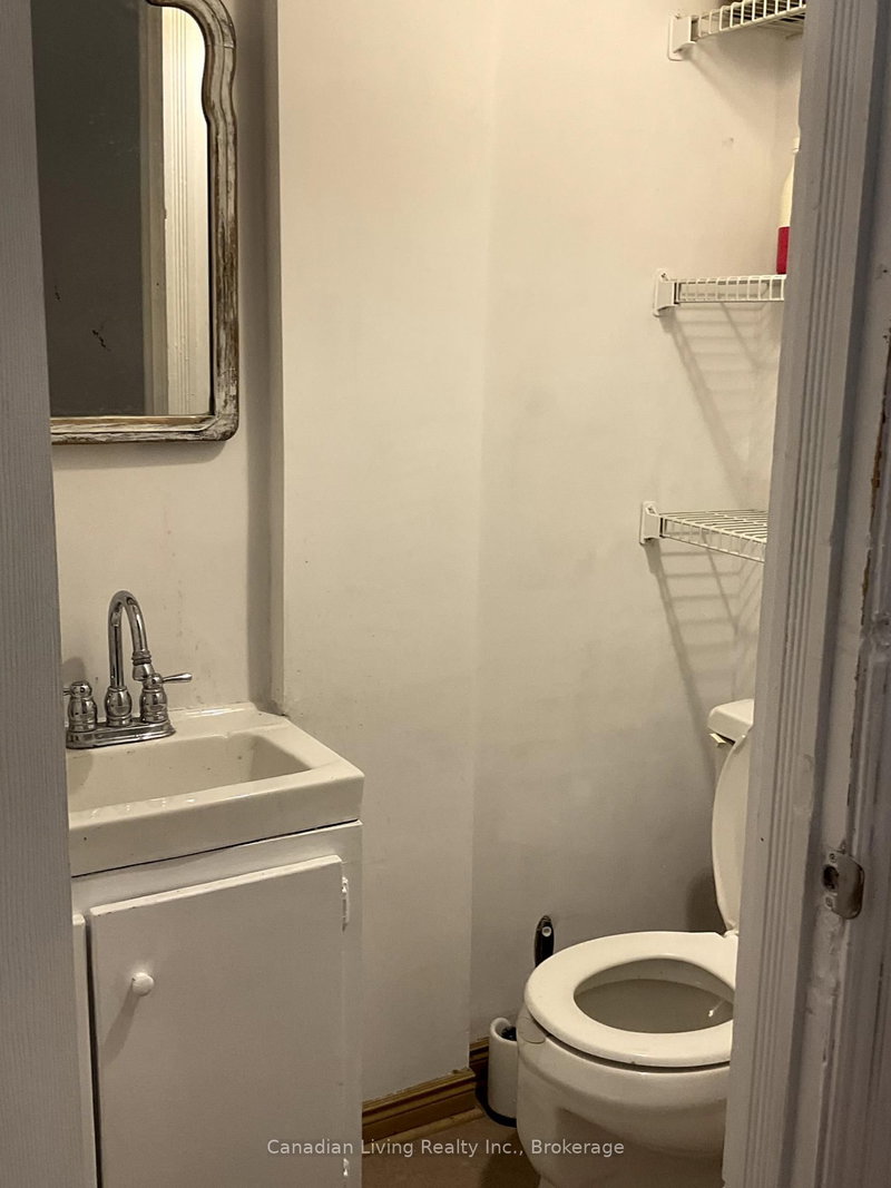 112 Sherbourne St, Toronto, M5A 2R2 | Image 2