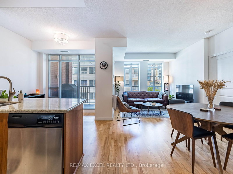 426 - 900 Mount Pleasant Rd, Toronto, M4P 3J9 | Image 2