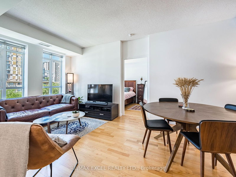 426 - 900 Mount Pleasant Rd, Toronto, M4P 3J9 | Image 3