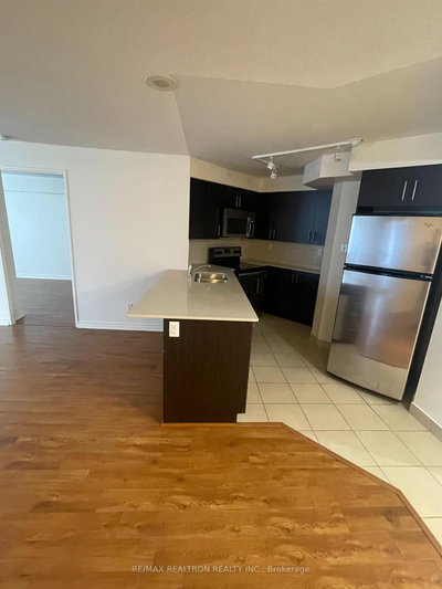 Unit 403 — 736 Bay Street — photo 6