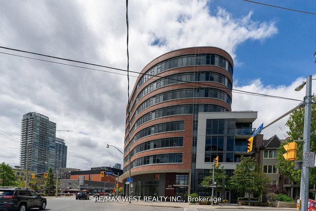 303 - 90 Trinity Street