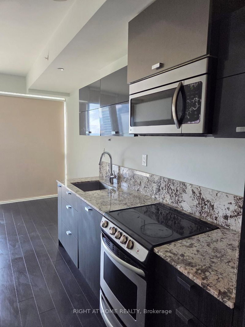 3003 - 290 Adelaide St W, Toronto, M5V 1P6 | Image 2