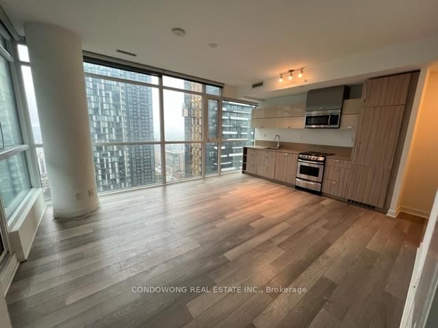 2811 - 290 Adelaide St W, Toronto, M5V 0P3 | Image 2