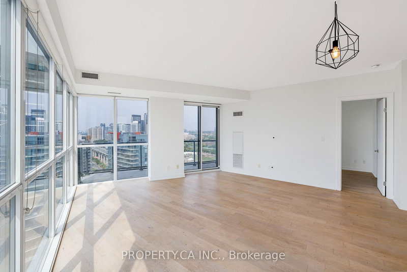 2112 - 20 Bruyeres Mews, Toronto, M5V 0G8 | Image 3