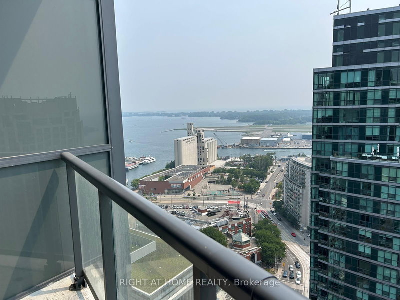 LPH08 - 20 Bruyeres Mews, Toronto, M5V 0G8 | Image 3