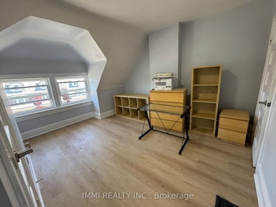 Semi-Detached House leased at 301-618 Bathurst Street, Toronto, Ontario, M5S 2R1 - Palmerston-Little Italy - MLS: C12335732