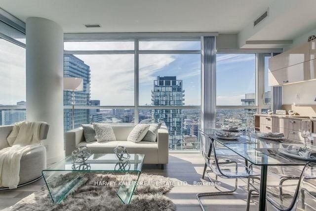 3711 - 290 Adelaide St W, Toronto, M5V 1P6 | Image 3