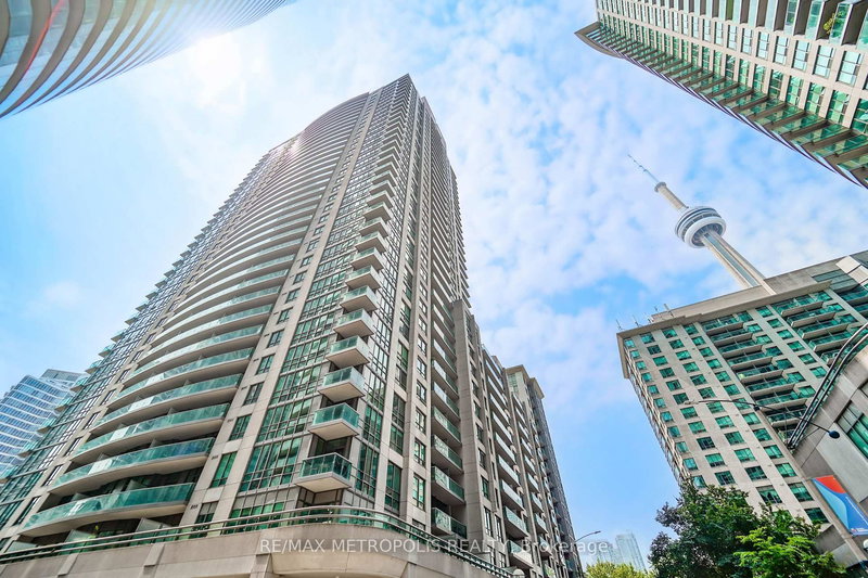 915 - 19 Grand Trunk Cres, Toronto, M5J 3A3 | Image 2