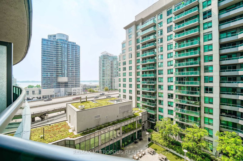 915 - 19 Grand Trunk Cres, Toronto, M5J 3A3 | Image 3