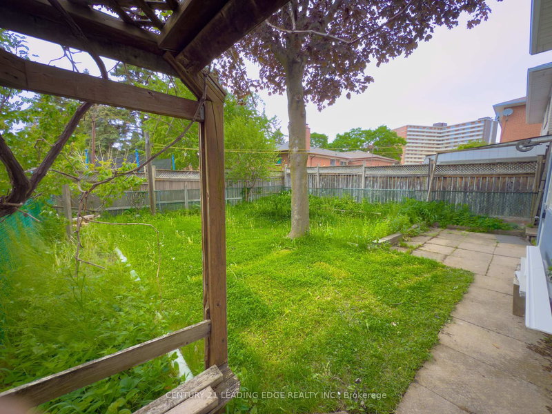 10 Clipper Rd, Toronto, M2J 4C9 | Image 2