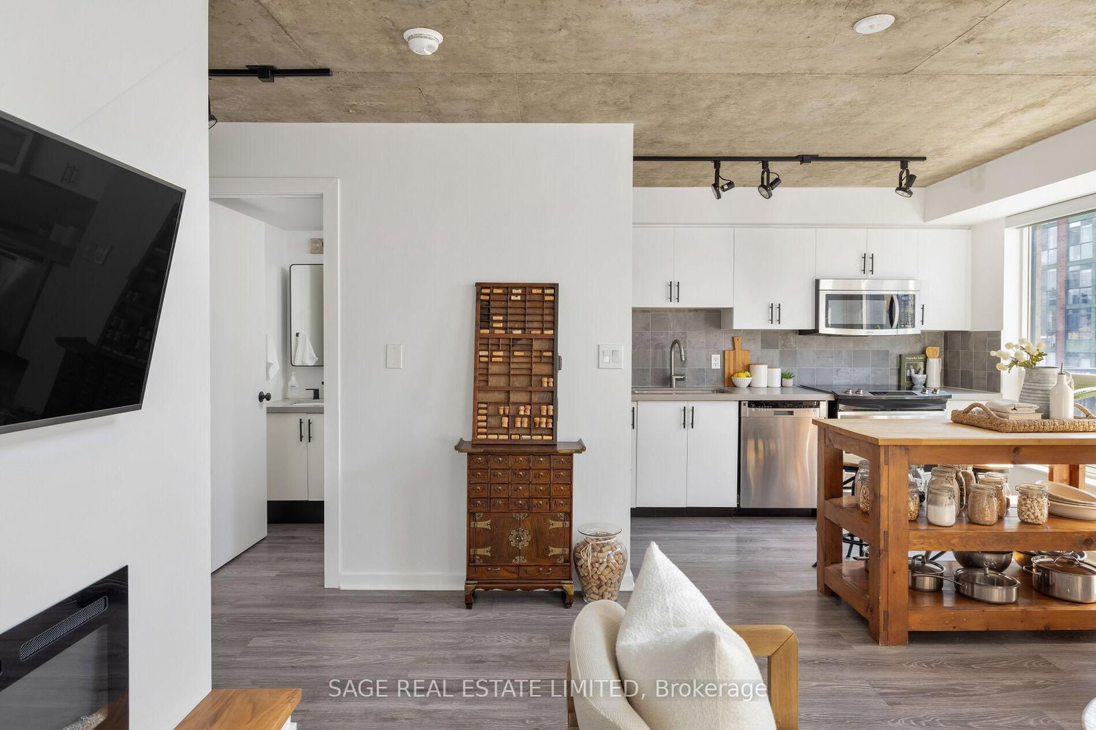Listing Image 9