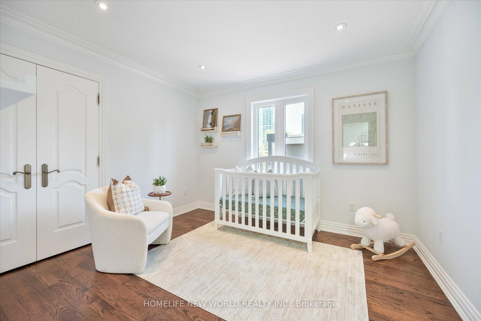 Listing Image 11