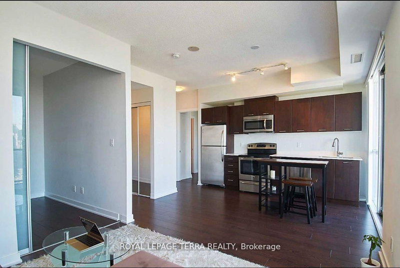 LPH5 - 20 Bruyeres Mews, Toronto, M5V 0G8 | Image 3