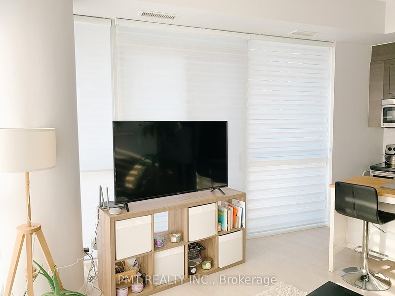 803 - 20 Bruyeres Mews, Toronto, M5V 0G8 | Image 2