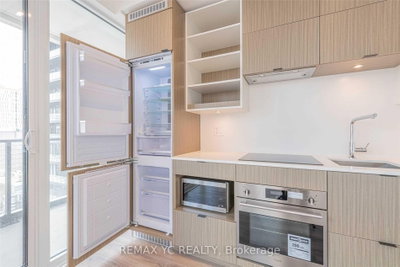 Unit 717 — 20 Edward Street — photo 4