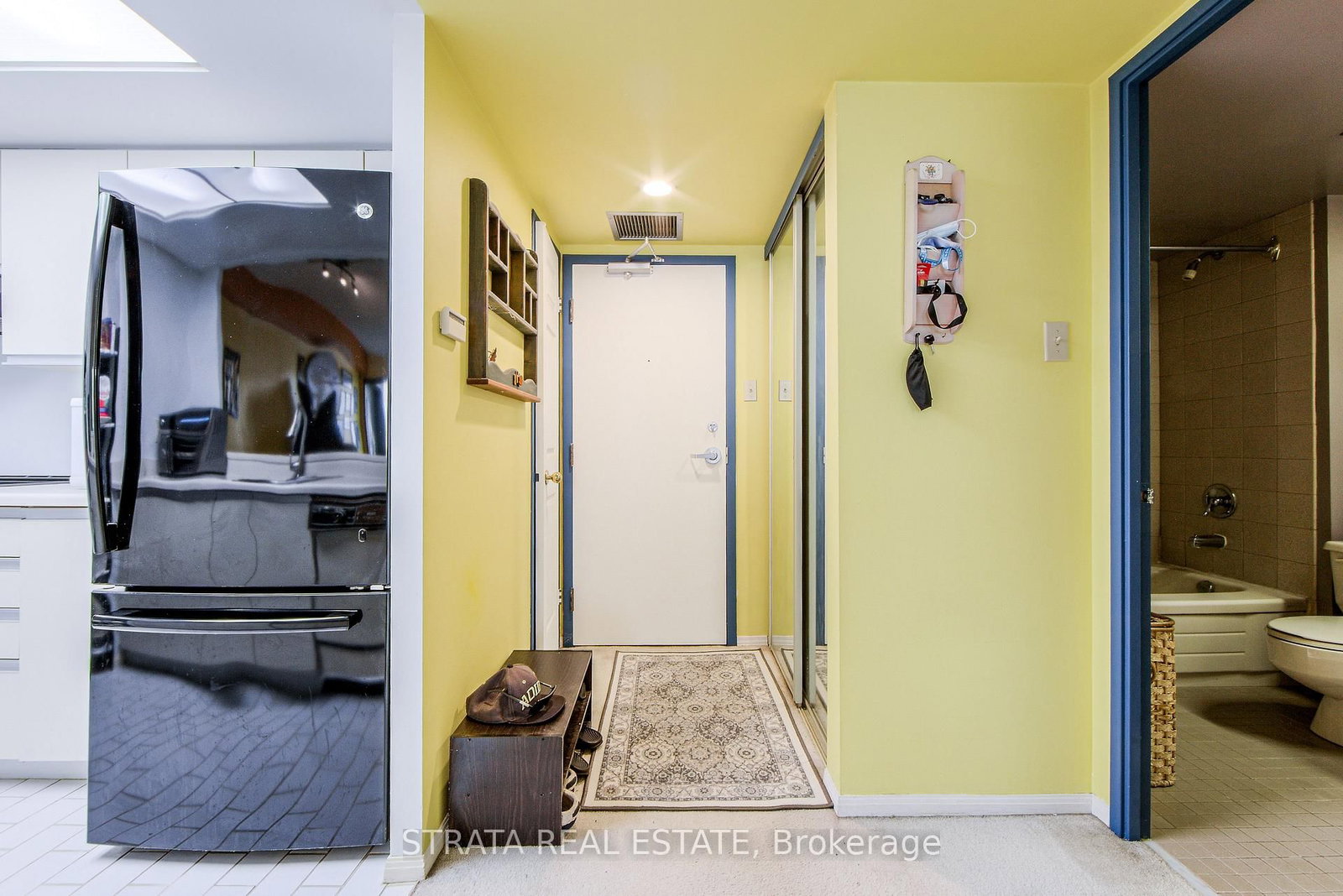 Listing Image 4
