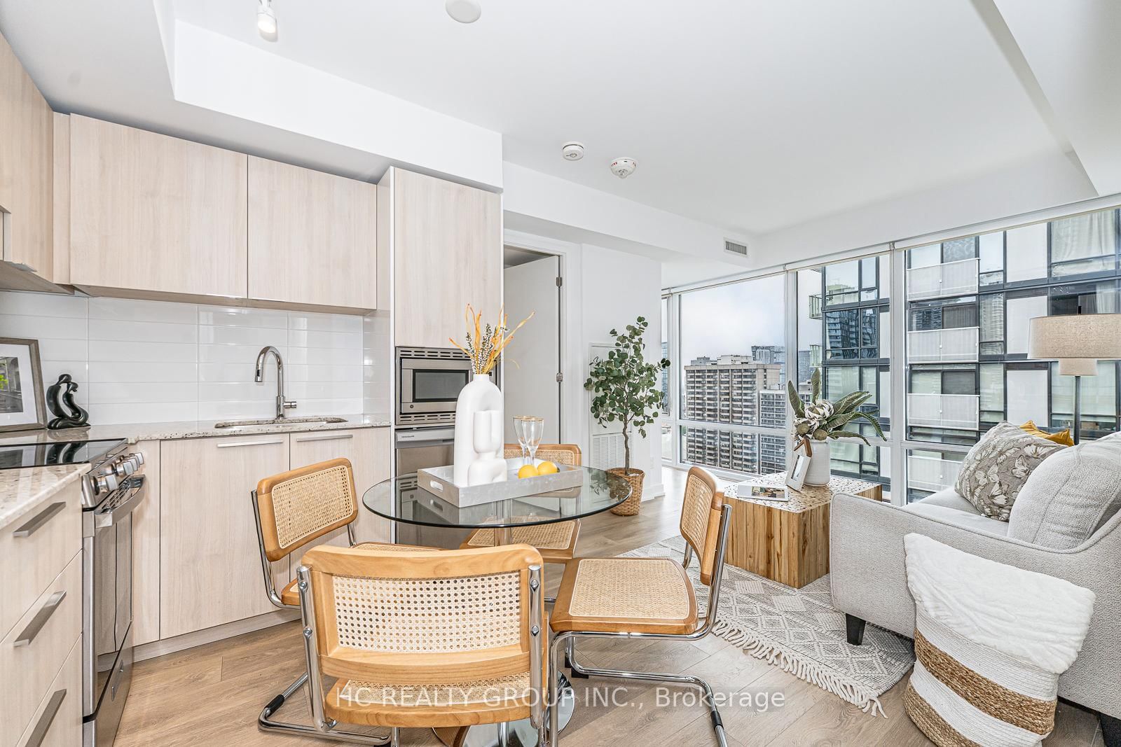 Listing Image 10